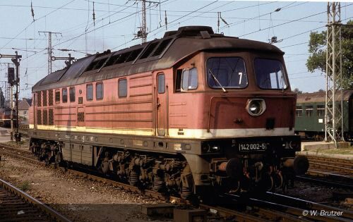 Arnold HN2600 DR Diesellokomotive 142 002-5  rot mit grau Dach  Ep.IV